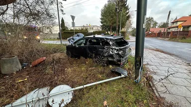 Wypadek w Wesołej na skrzyżowaniu Narutowicza i Mickiewicza – Subaru kontra autobus