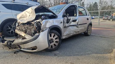 Wypadek na Okuniewskiej w Wesołej: dwie osoby ranne, droga przez dwie godziny zablokowana