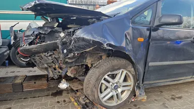 Wypadek na Okuniewskiej w Wesołej: dwie osoby ranne, droga przez dwie godziny zablokowana