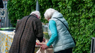 Wesoła Sąsiedzka Fiesta 2025 – muzyka, sztuka i ognisko pod chmurką