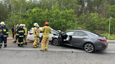 Wypadek czterech aut na skrzyżowaniu Wspólnej i Piastowskiej. Trzy osoby trafiły do szpitala
