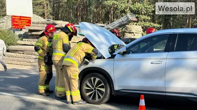 Zderzenie dwóch pojazdów na ul. Niemcewicza w Wesołej – jedno dziecko trafiło do szpitala