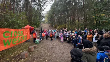 Zdjęcie do artykułu X Cross Wesoła 2025 – sport, wspólnota i pamięć mimo deszczu