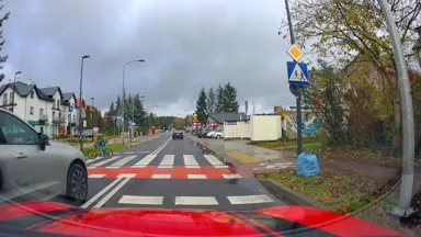 Zdjęcie do artykułu O krok od tragedii na przejeździe dla rowerów w Wesołej. Skrajnie niebezpieczny manewr kierowcy!