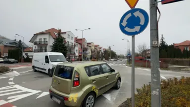 Zdjęcie do artykułu Nowe rondo w Starej Miłośnie - kierowcy nie zdają sobie sprawy, że stracili pierwszeństwo!