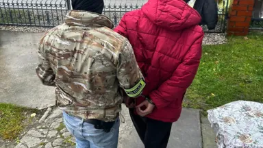 Zatrzymanie podejrzanego o oszustwo metodą „na policjanta” na terenie Wesołej – działania policji i apel o ostrożność