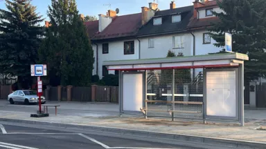 Nowa wiata przystankowa na Cieplarnianej 02 w Starej Miłośnie już stoi