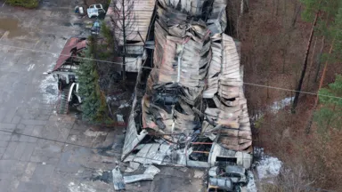 Pożar hali magazynowej w Wesołej. Akcja 23 zastępów straży