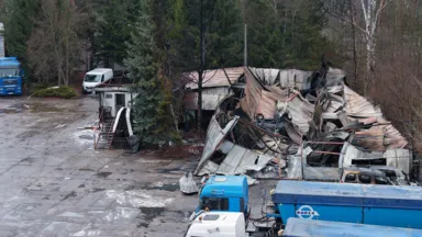 Pożar hali magazynowej w Wesołej. Akcja 23 zastępów straży