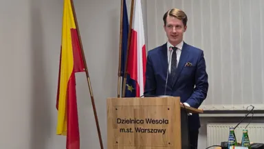 Zmiana w ratuszu. Hubert Zieliński nowym wiceburmistrzem Wesołej! Kim jest i jakie ma plany?