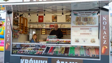 Zdjęcie do artykułu Food trucki wracają do Wesołej. Dwa dni street foodu przy urzędzie dzielnicy