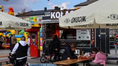 Zdjęcia z poprzedniej edycji zlotu food trucków Sowa Events w Grójcu.