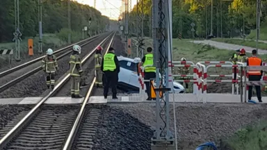 Samochód na torach przy stacji Warszawa Wesoła. Pijany mężczyzna podawał się za pasażera