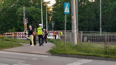Samochód na torach przy stacji Warszawa Wesoła. Pijany mężczyzna podawał się za pasażera