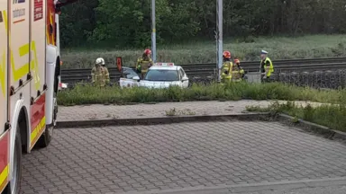 Samochód na torach przy stacji Warszawa Wesoła. Pijany mężczyzna podawał się za pasażera