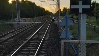 Samochód na torach przy stacji Warszawa Wesoła. Pijany mężczyzna podawał się za pasażera