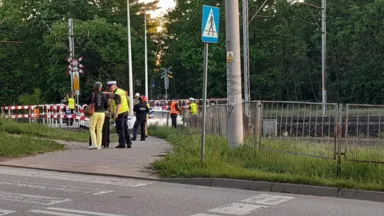 Samochód na torach przy stacji Warszawa Wesoła. Pijany mężczyzna podawał się za pasażera