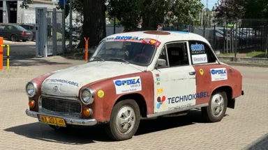 Syrena ze Starej Miłosny wystartowała do Maroka. Złombol 2026 ruszył