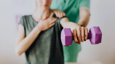 Rehabilitacja coraz bliżej mieszkańców. Jak rozwija się nowoczesna rehabilitacja domowa w Wesołej i Starej Miłosnej?