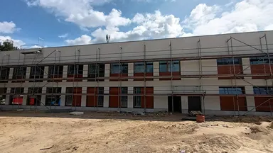 Postępy budowy nowoczesnego liceum w Wesołej