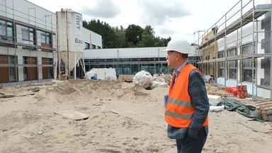 Postępy budowy nowoczesnego liceum w Wesołej