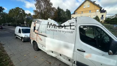 Rozerwana blacha dachu busa przy ul. Dworkowej, 15 października 2026
