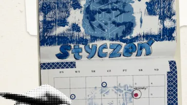 Zdjęcie do artykułu Warsztaty tworzenia autorskich kalendarzy ściennych metodą kolażu i monotypii