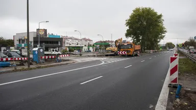 Zamknięty wyjazd z ul. Fabrycznej - budowa świateł, chodnika i przystanku