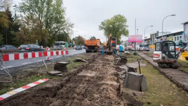 Zamknięty wyjazd z ul. Fabrycznej - budowa świateł, chodnika i przystanku