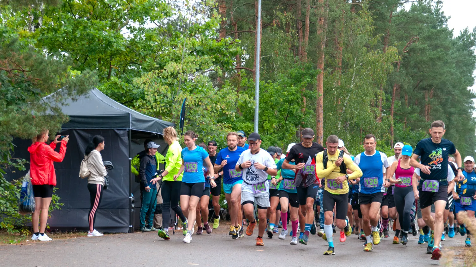 Zdjęcia do artykułu Relacja z IX Cross Wesoła 2024 – Sportowe emocje w sercu Wesołej