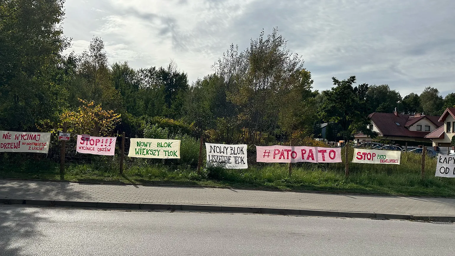 „Pato w urzędzie, pato wszędzie!” - Protest przeciwko patodeweloperce w Starej Miłośnie