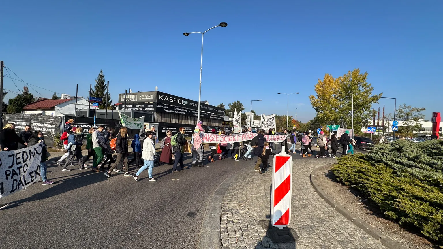 Głośny sprzeciw mieszkańców Starej Miłosny - Fotorelacja i Kluczowe Postulaty