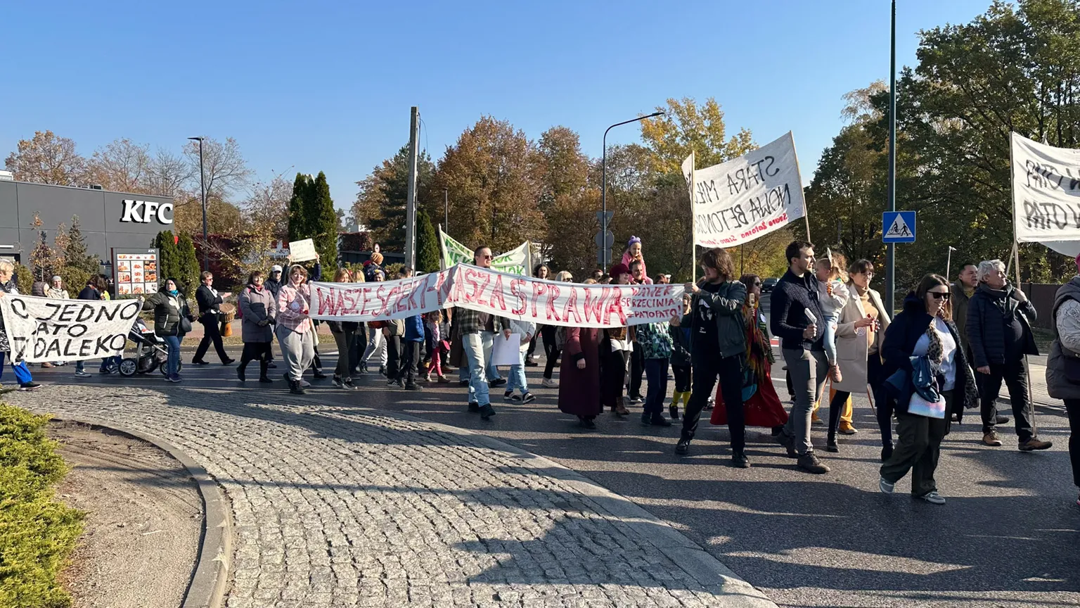 Głośny sprzeciw mieszkańców Starej Miłosny - Fotorelacja i Kluczowe Postulaty