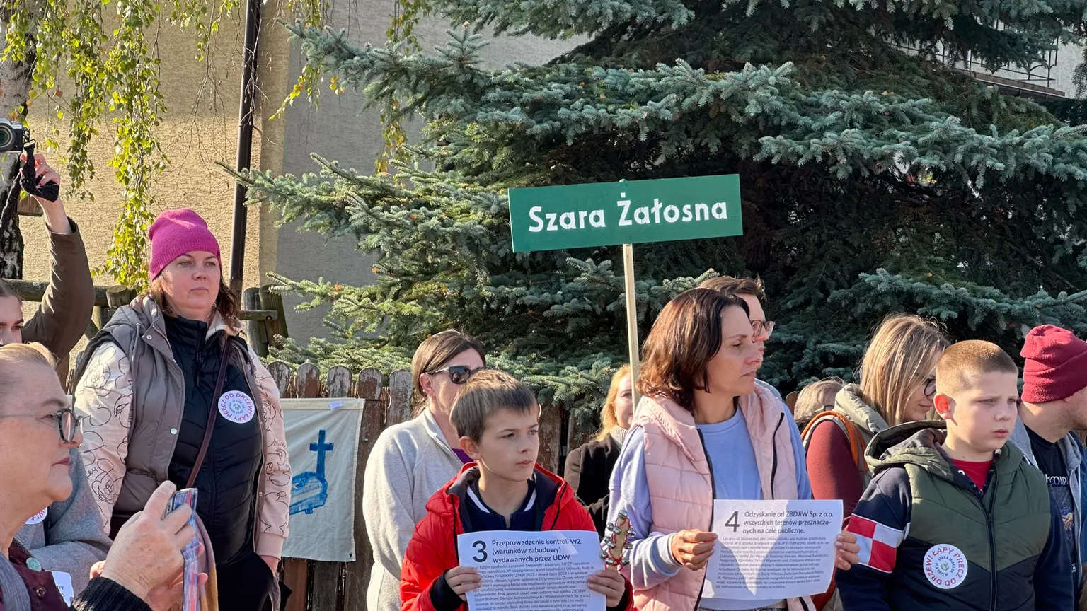 Głośny sprzeciw mieszkańców Starej Miłosny - Fotorelacja i Kluczowe Postulaty