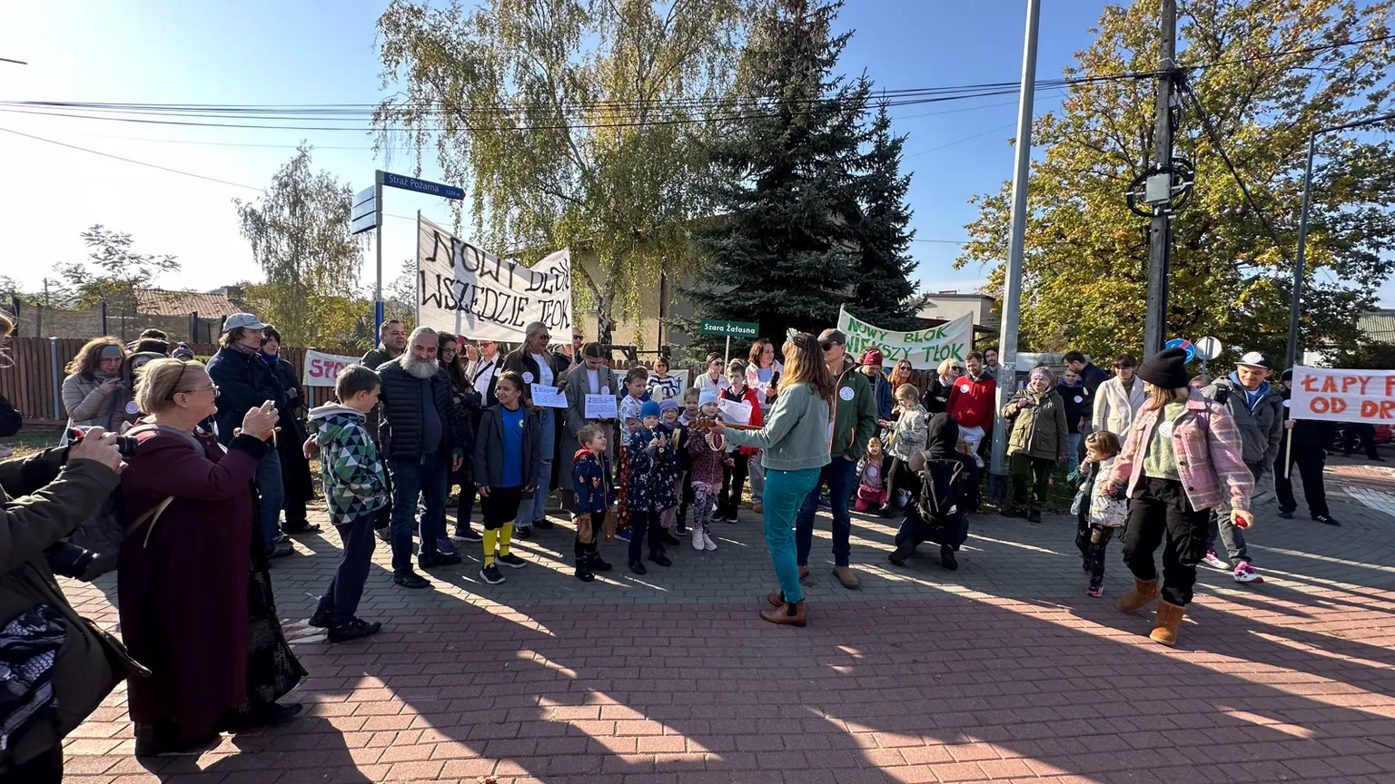 Głośny sprzeciw mieszkańców Starej Miłosny - Fotorelacja i Kluczowe Postulaty
