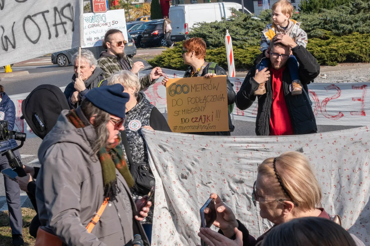 Głośny sprzeciw mieszkańców Starej Miłosny - Fotorelacja i Kluczowe Postulaty