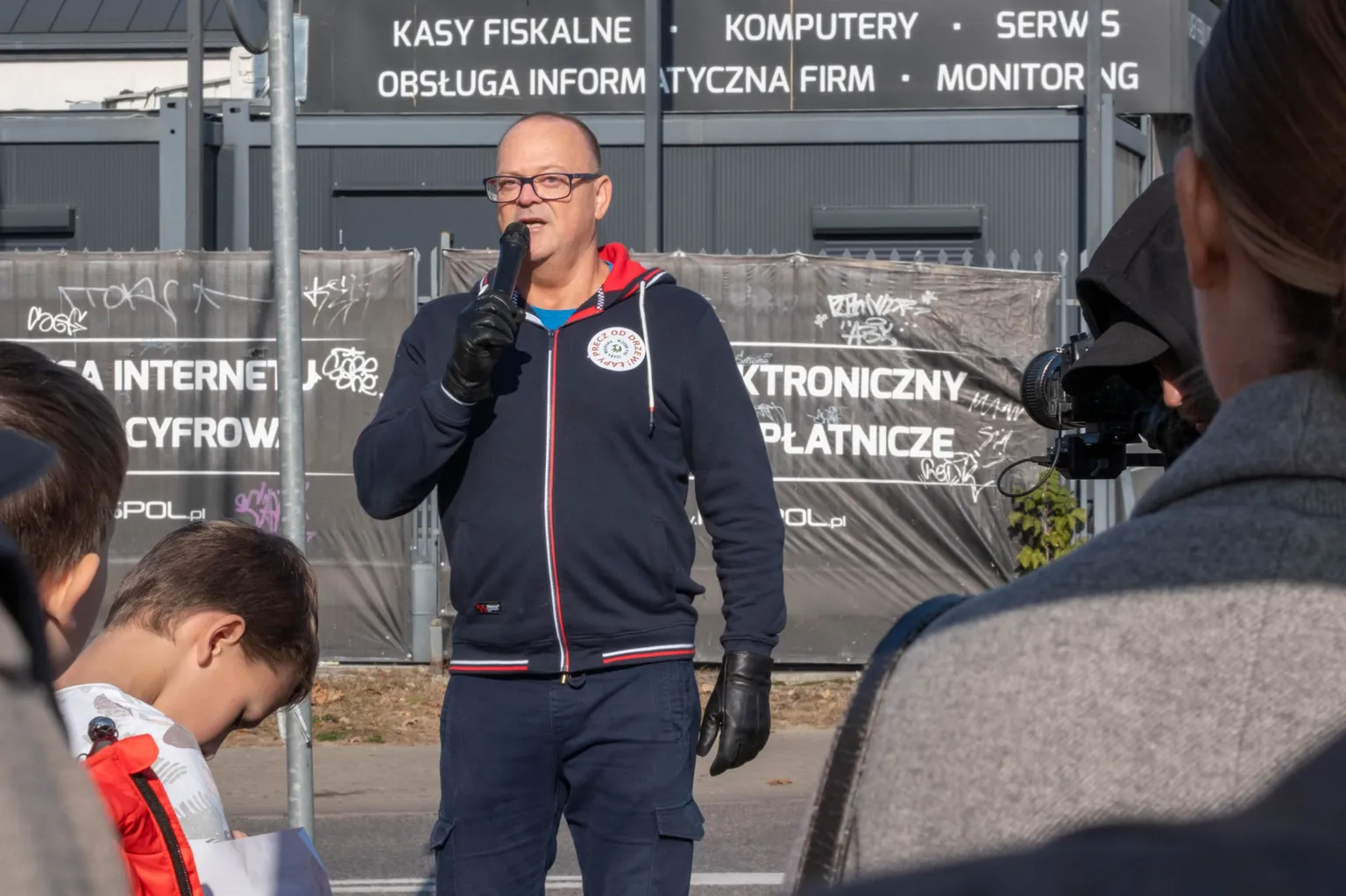 Głośny sprzeciw mieszkańców Starej Miłosny - Fotorelacja i Kluczowe Postulaty