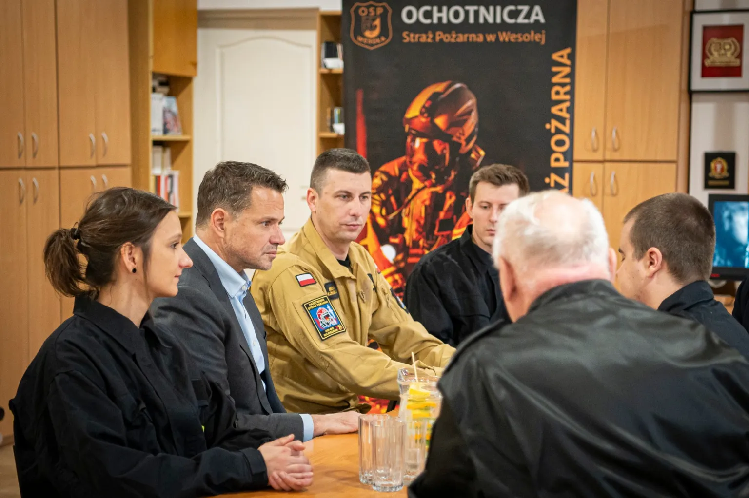 Rafał Trzaskowski odwiedził OSP Wesoła i rozmawiał o bezpieczeństwie przeciwpożarowym