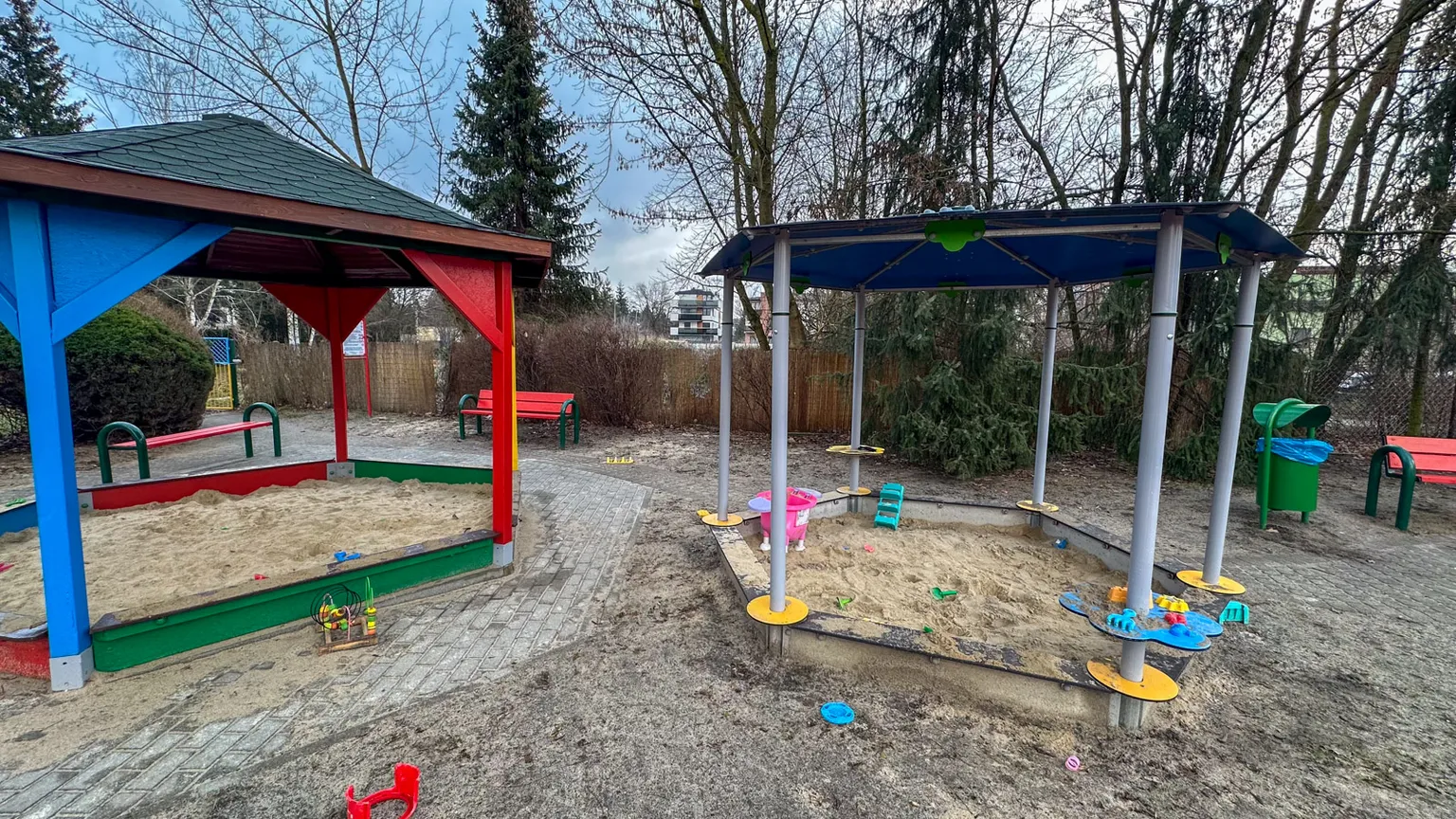 Najstarszy plac zabaw w Starej Miłośnie po modernizacji – zapraszamy do wspólnej zabawy!