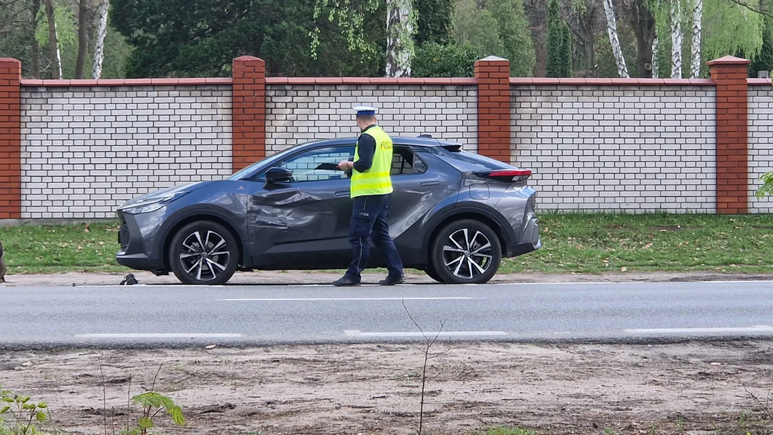Tragiczny wypadek w Marysinie Wawerskim. Nie żyje pieszy, dwie osoby w szpitalu