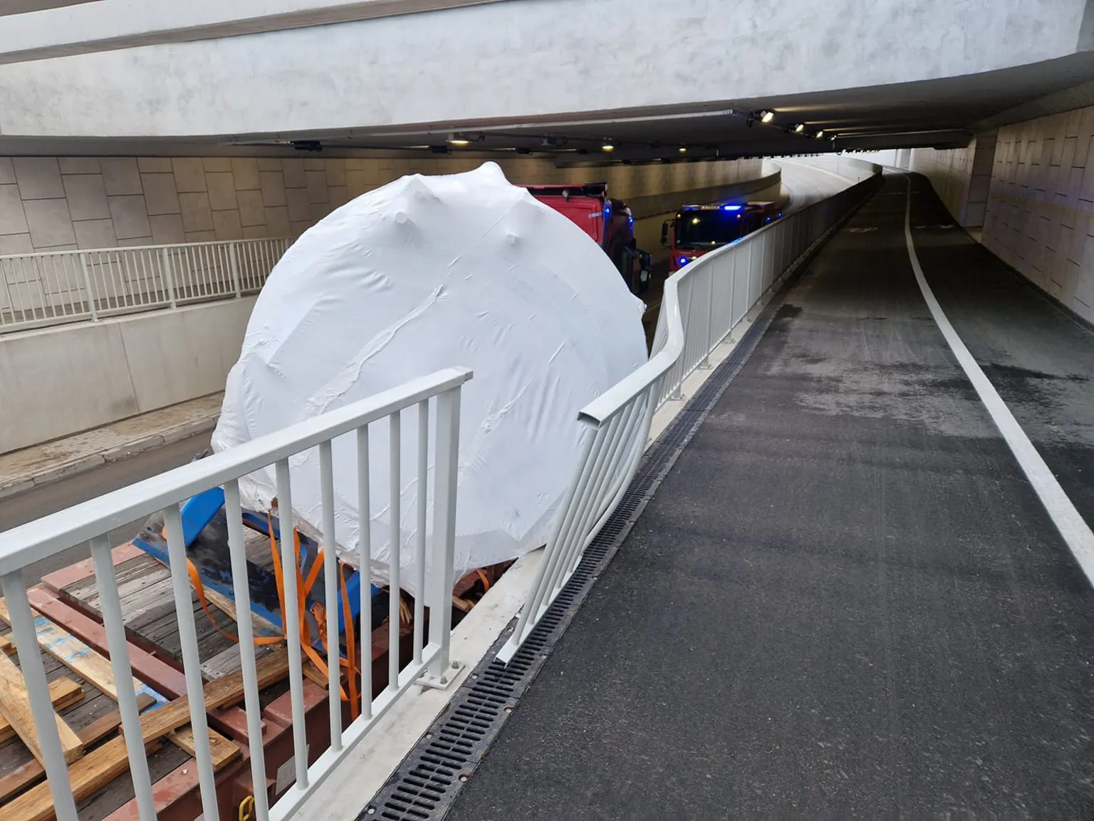 Duże utrudnienia w Sulejówku po uszkodzeniu nowego tunelu