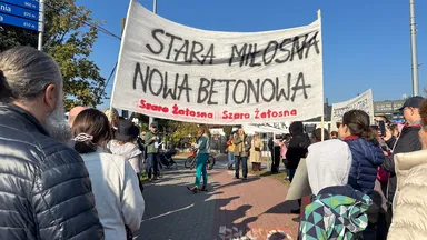 Zdjęcie do artykułu Głośny sprzeciw mieszkańców Starej Miłosny - Fotorelacja i Kluczowe Postulaty