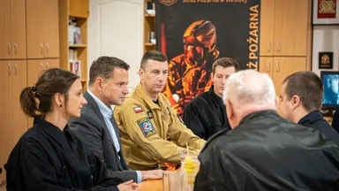 Rafał Trzaskowski odwiedził OSP Wesoła i rozmawiał o bezpieczeństwie przeciwpożarowym