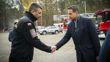 Rafał Trzaskowski odwiedził OSP Wesoła i rozmawiał o bezpieczeństwie przeciwpożarowym