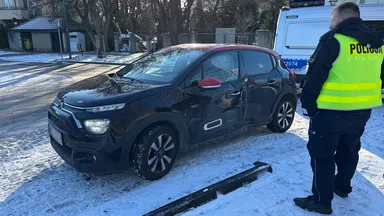 Zdjęcie do artykułu Zima zaskoczyła Wesołą: nieodśnieżone drogi i kolizje na Gościńcu