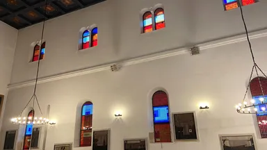 Zdjęcie do artykułu Odnowione witraże Jerzego Nowosielskiego w kościele pw. Opatrzności Bożej w Wesołej